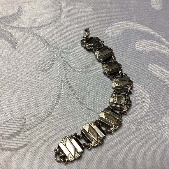 Sterling CREST , Link bracelet, vintage, beautiful designMOMS STUFF - Picture 6 of 13